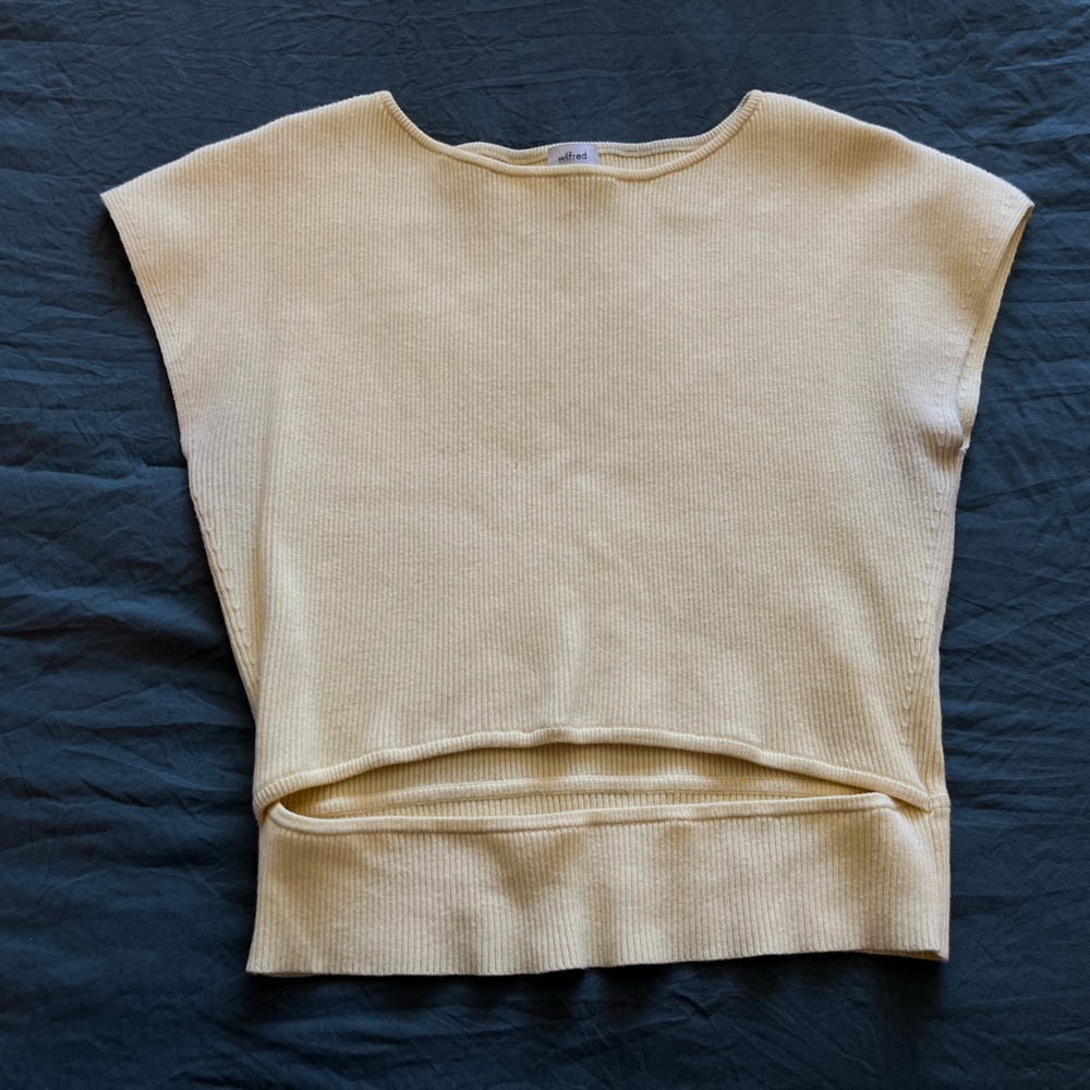 WILFRED light yellow short sleeve top w stomach slit